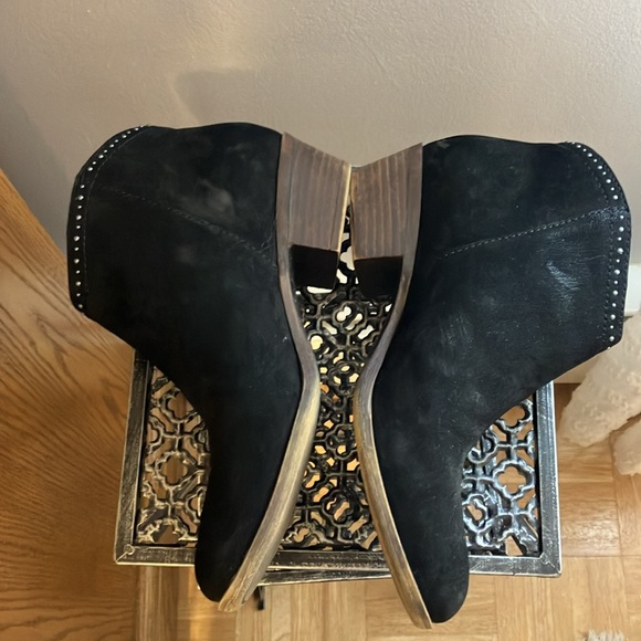 Lucky Brand black suede heeled bootie ankle boots 8.5 - Picture 3 of 11